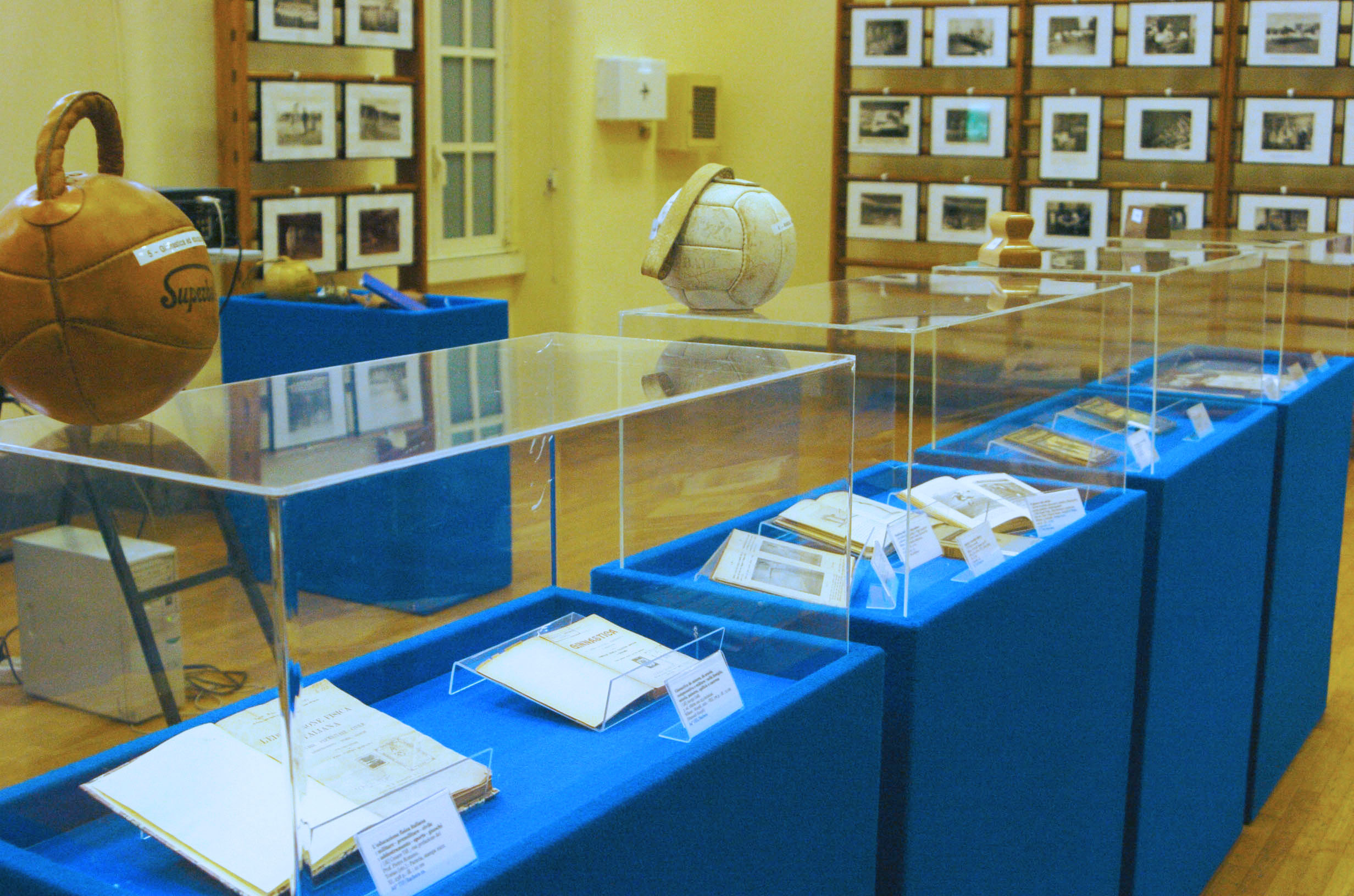 Mostra foto-bibliografica - 2006